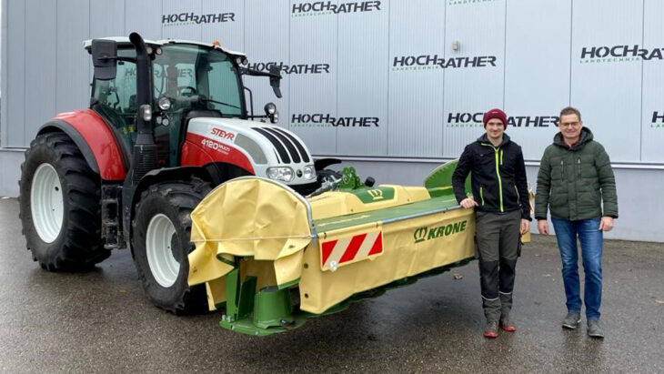 Mähwerk Übergabe an Familie Tatzreiter Hochrather Landtechnik GmbH